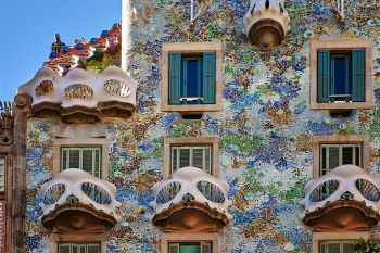 217221_350BCN_RED_Casa Batllo_shutterstock_593988104.jpg